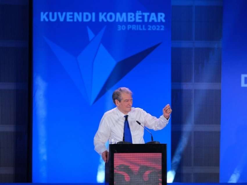 “Jam Sali Berisha unë”- Ish kryeministri del me një zotim para demokratëve pas shpalljes non grata