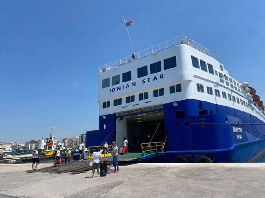 ​Rreth 5 mijë udhëtarë gjatë fundjavës në portin e Vlorës
