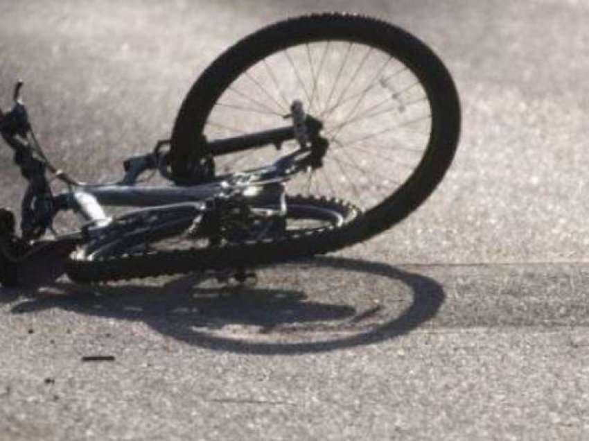 Ngjarje e rëndë në Mitrovicë: Vetura godet biçikletën, vdes pesëvjeçari 
