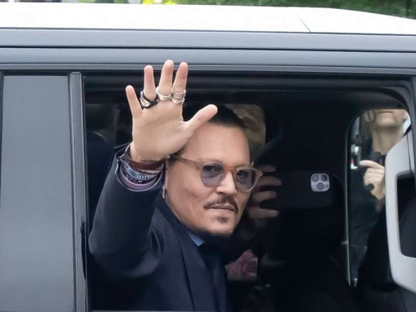 ​Ndihmësi i Depp thotë se aktori ka goditur Heard në kokë