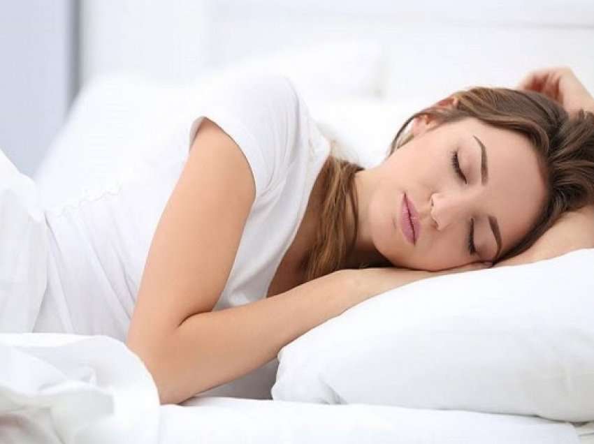​Sa është sasia ideale e gjumit për moshën e mesme dhe të shtyrë