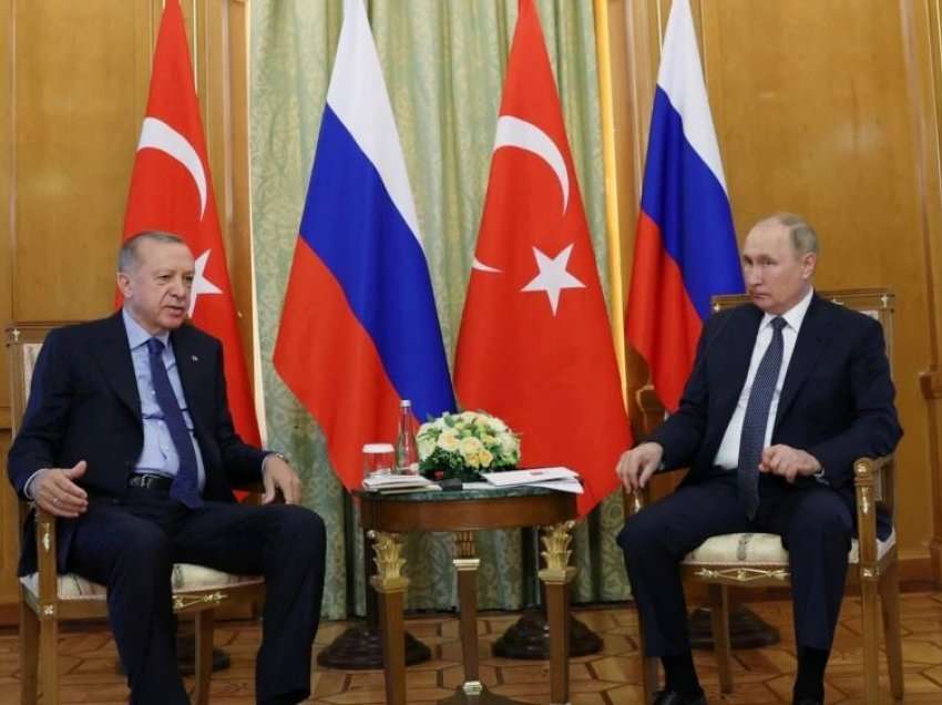 Takimi Putin-Erdogan nënvizon lidhjet komplekse Rusi-Turqi