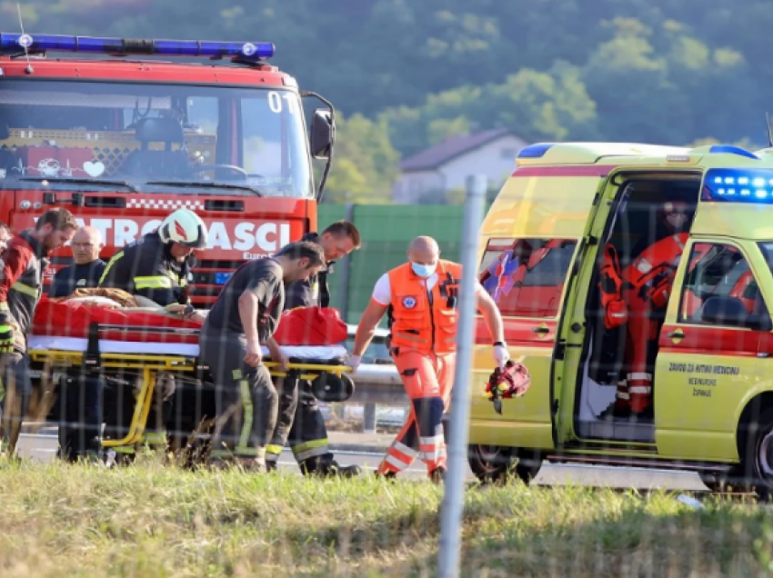Shoferi “fluturoi” nga xhami i parë/ Detaje të reja nga aksidenti në Kroaci