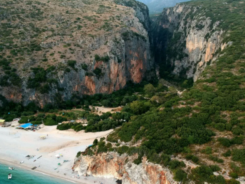 The Guardian: Shqipëria i ka të gjitha: plazhe, male, qytete antike dhe çmime të lira