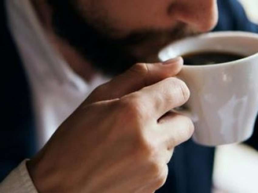 ​Këta 12 lloje njerëzish nuk duhet të pinë kurrë kafe