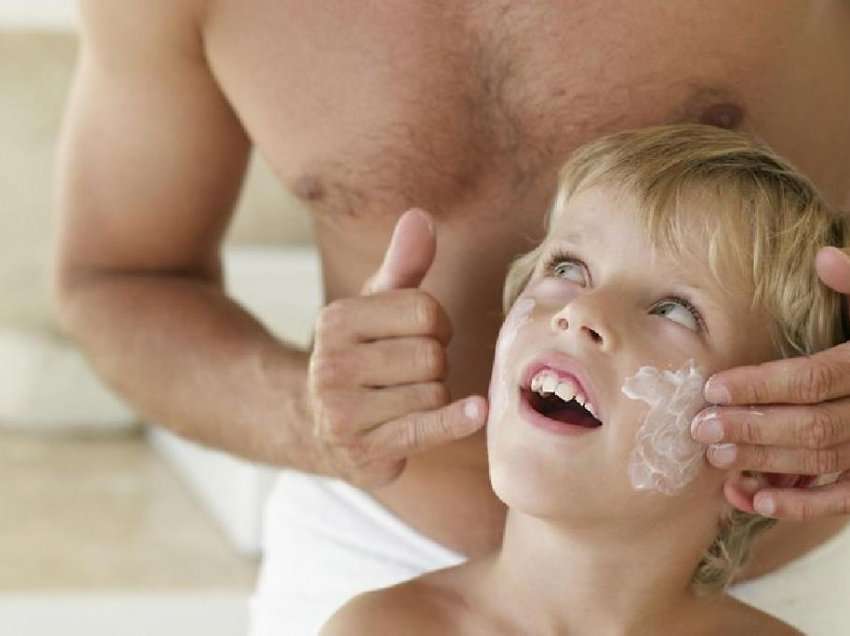 10 mënyra për të hidratuar lëkurën e fëmijëve gjatë verës
