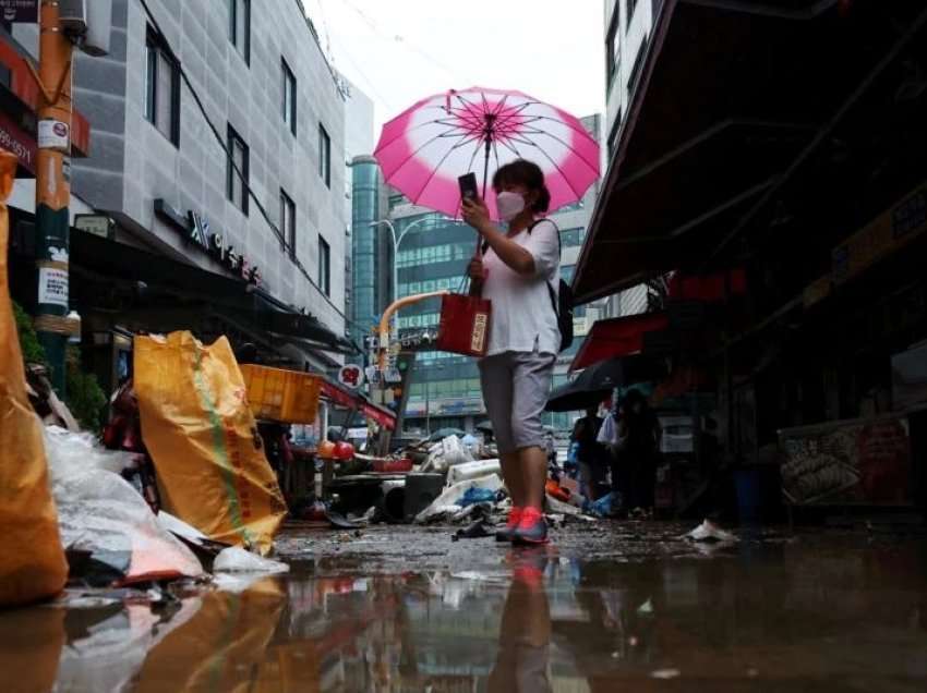 Tetë persona të vdekur në Seul si pasojë e shiut më të madh në dekada