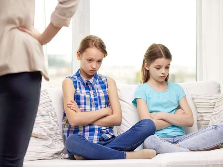 4 sjelljet me të cilat prindërit ua shkatërrojnë të ardhmen fëmijëve
