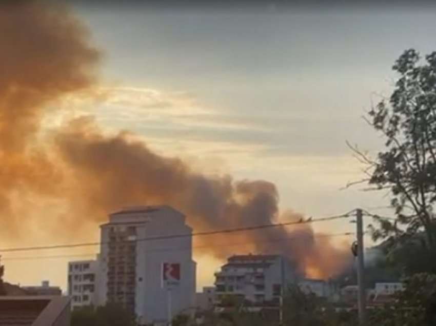 Një zjarr i madh ka rënë në një zonë turistike të Malit të Zi, flakët po iu afrohen rezidencave