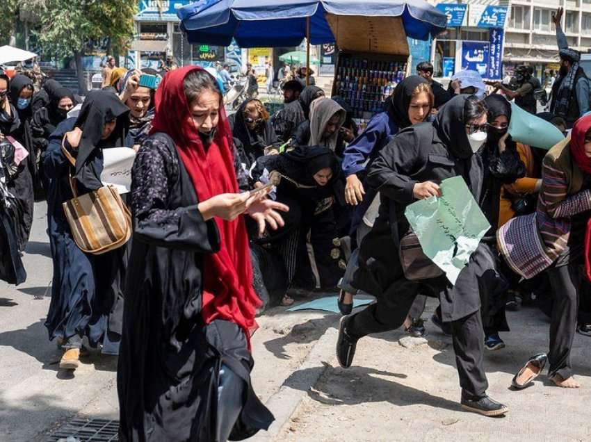 Talibanët ndërpresin protestën e grave afgane në Kabul