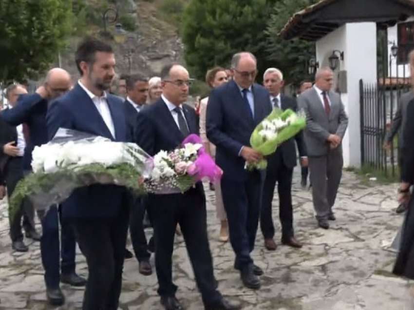 ​Begaj e përmbyll vizitën në Kosovë duke qëndruar tek Lidhja e Prizrenit