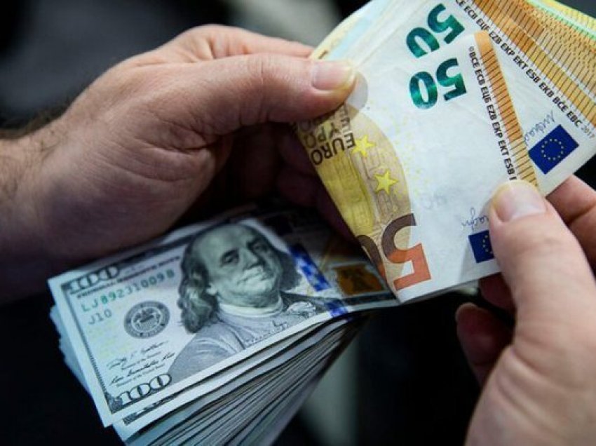 Çfarë po ndodh me euron dhe dollarin? Ndryshon sërish kursi i këmbimit, kjo është monedha që forcohet