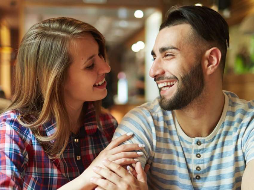 Dashuria nuk është e verbër: Partnerët romantikë mesa duket nuk gabojnë në gjykimet për njëri-tjetrin