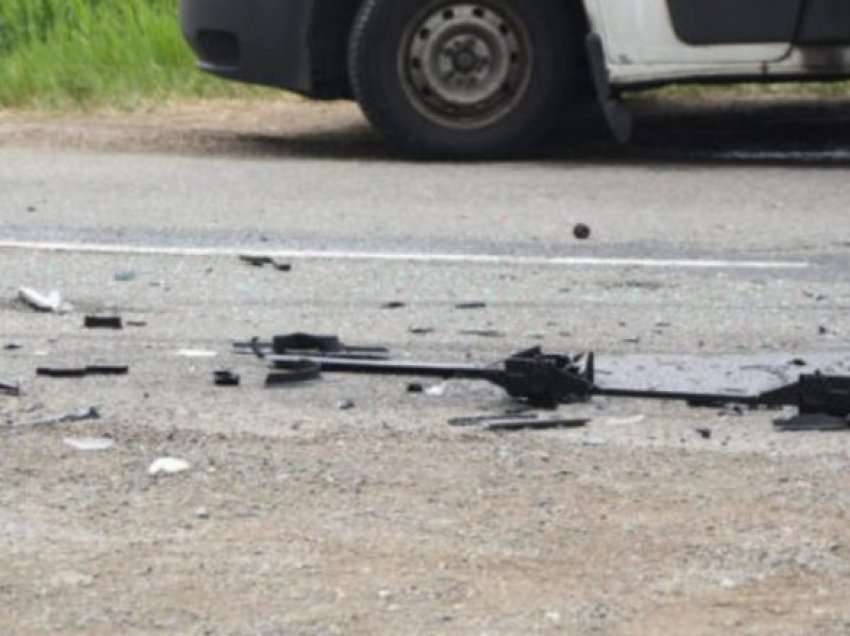 Aksident mes tri veturave në Vragoli, një i lënduar