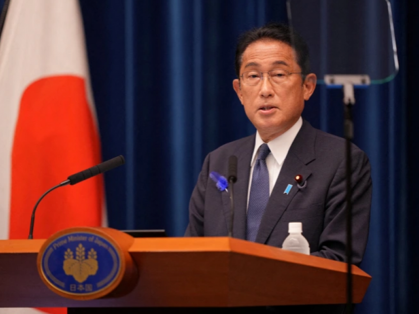 Kryeministri japonez anulon udhëtimet, rezultoi pozitiv me COVID