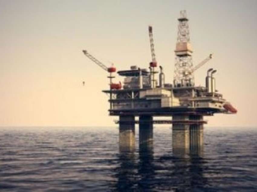 ​Çmimet e naftës u rritën në 99 dollarë si rezultat i ofertës së dobët