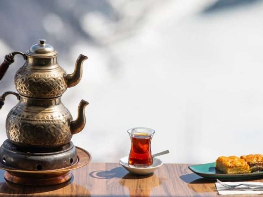 Pse në Turqi pihet më shumë çaj se kudo tjetër në botë