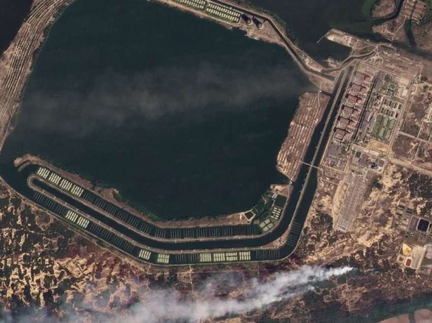 Imazhet satelitore nga Zaporizhzhia, zjarr dhe tym pranë centralit bërthamor