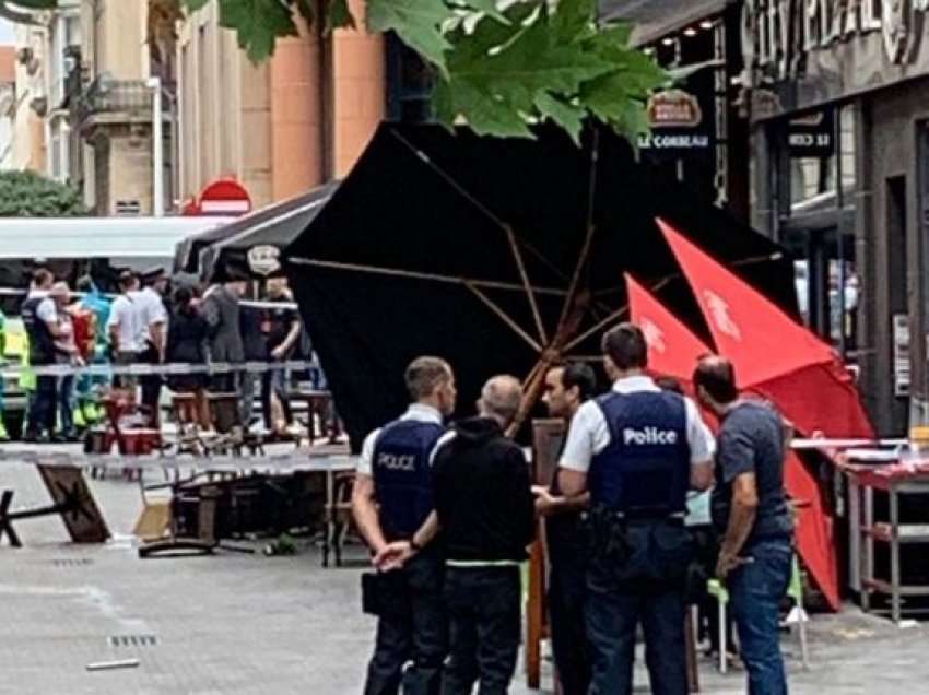 Aksident i rëndë në Bruksel, furgoni përplaset me një kafene, plagosen 6 persona