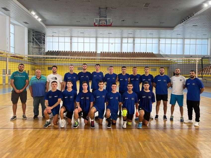 Krerët e FVK-së vizitojnë kampin e Kosovës U20