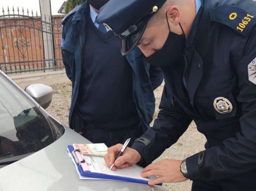 Për një javë policia në rajonin e Gjilanit shqiptoi 1 mijë e 343 gjoba e konfiskoi 15 patentë shofer
