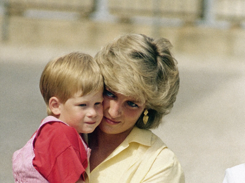Princi Harry kujton nënën e tij: Me të drejtë, lulet e saj të preferuara ishin lulet ‘Mos më harro’