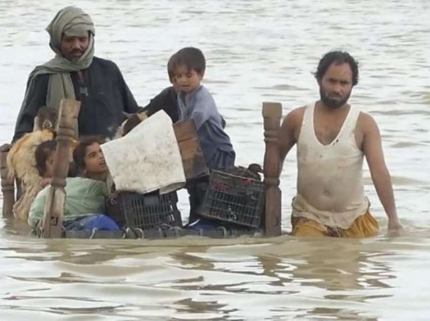 Pakistani, thirrje botës për ndihmë pas përmbytjeve vdekjeprurëse