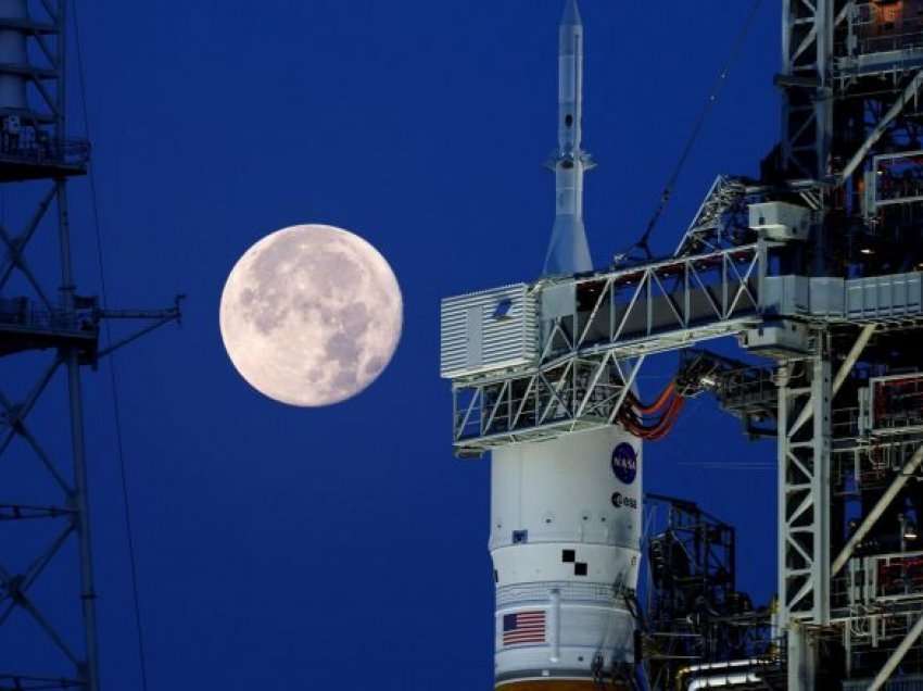 Artemis gati për t’u nisur – krejt çfarë dihet për misionin e NASA-s për të rikthyer njerëzit në Hënë
