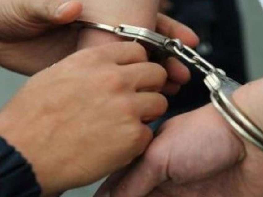 Shiste hekurat për skrap, arrestohet i riu në Korçë