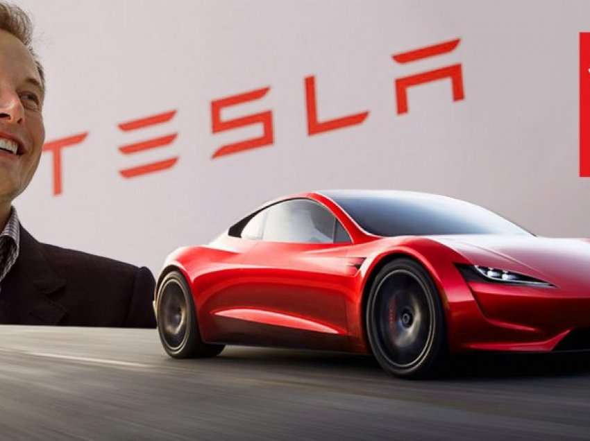 Shefi i Tesla-s thotë se shpreson që teknologjia e vetëdrejtimit të jetë gati deri në fund të vitit