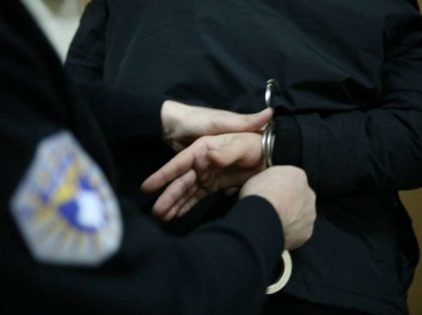 Vëllai rrah motrën në Prishtinë, arrestohet nga Policia