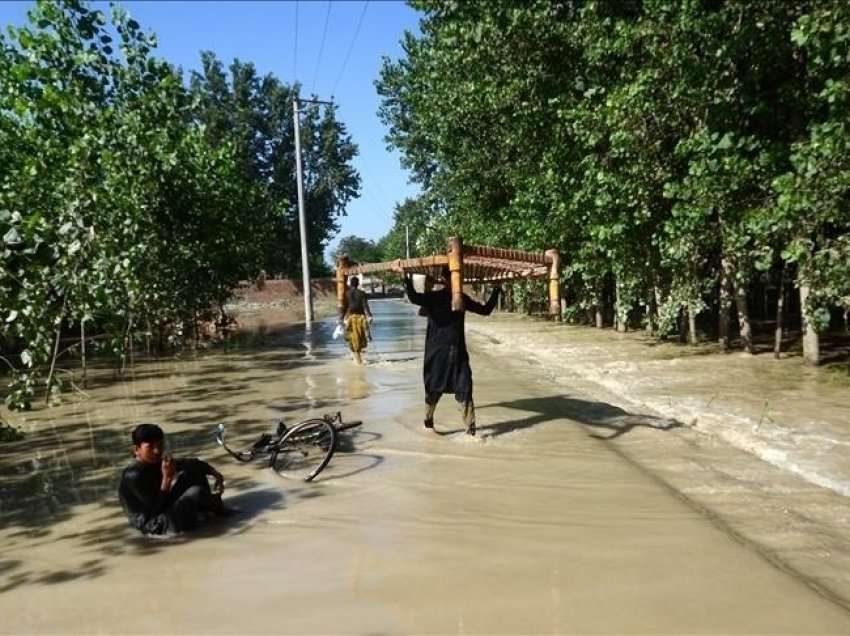 Pakistan, rritet në 1.162 numri i vdekjeve për shkak të shirave muson