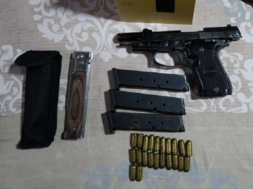 ​Arrestohet një i dyshuar për mbajtje të paautorizuar të armëve në Gjakovë