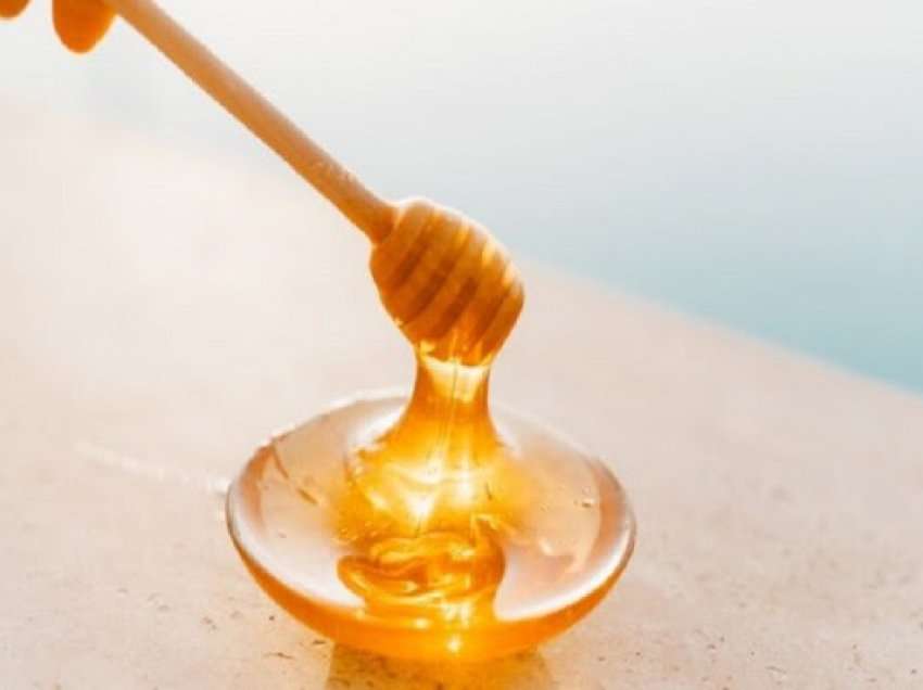 ​Ja çfarë ndodh me trupin tuaj nëse hani dy lugë mjaltë çdo ditë