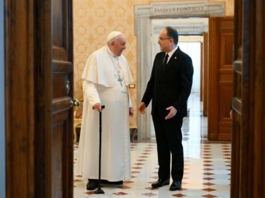 Begaj pritet në Vatikan, i flet Papa Françeskut për progresin e Kosovës