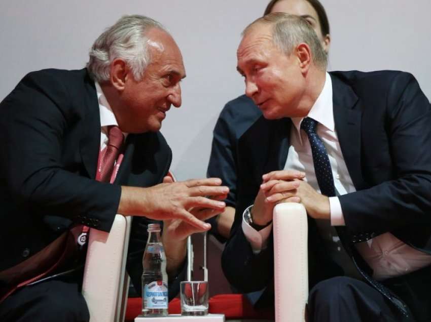 Miku miliarder i Putinit ka ikur nga Rusia