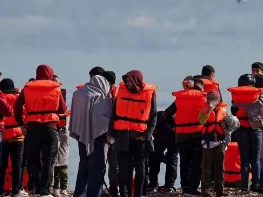 Me gomone drejt Anglisë/ BBC: Zhduken dhjetëra emigrantë të mitur shqiptarë. 20 përqind e atyre që vijnë të pashoqëruar…