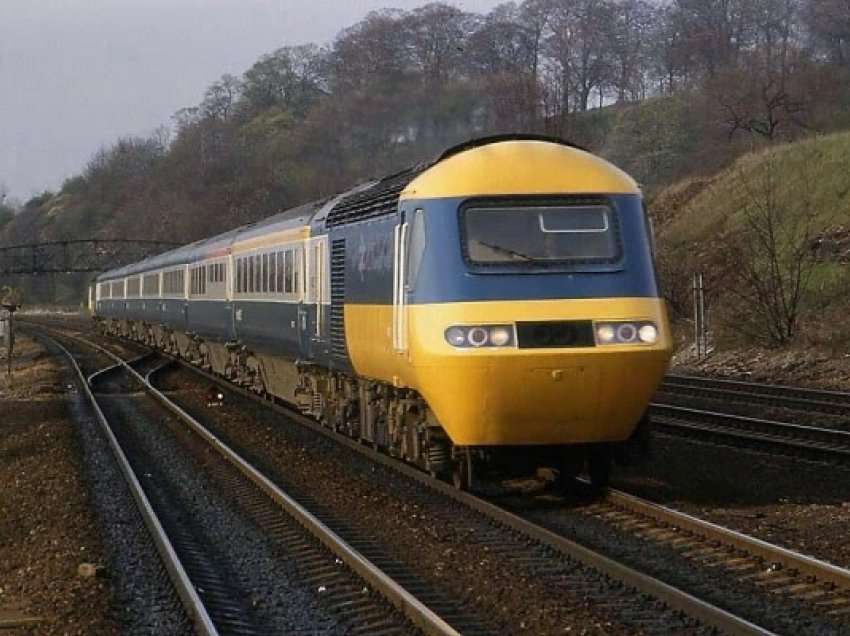 ​Punonjësit britanikë të hekurudhave refuzuan ofertën për rritje pagash, njoftuan një grevë për nesër
