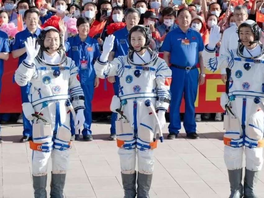 Astronautët kinezë kthehen në Tokë pas një misioni gjashtë mujor