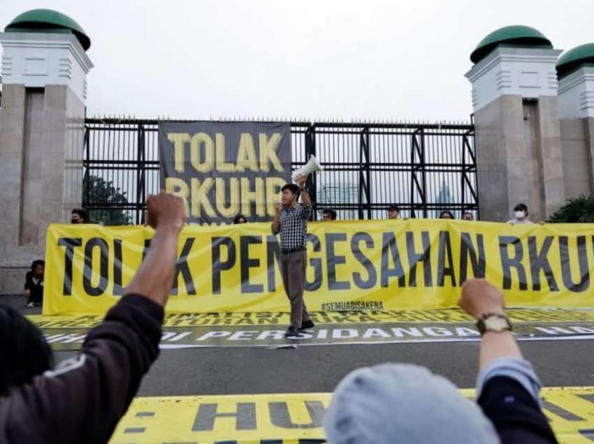 Indonezia pritet ta ndalojë seksin jashtëmartesor