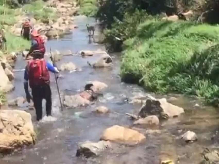 ​Përmbytjet vranë 14 persona gjatë ceremonisë së pagëzimit në Afrikën e Jugut