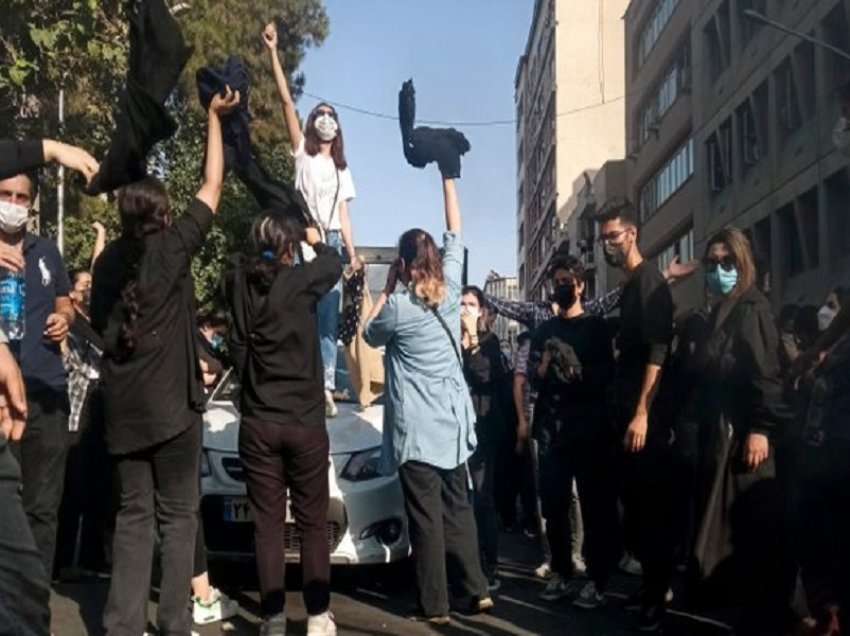 Protestuesit në Iran fillojnë grevë treditore mbarëkombëtare