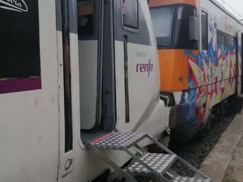 155 persona të lënduar nga përplasja mes dy trenave në Spanjë