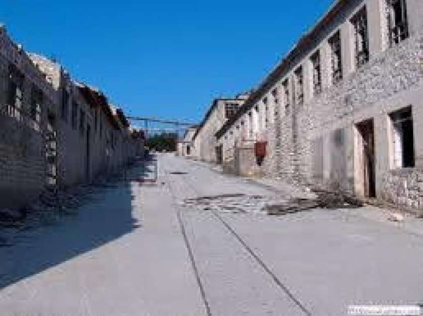New York, Burgu i braktisur “Goli Otok” Gërmadha e sllavo - komunizmit  të Jugosllavisë - Spaçi i Enver Hoxhës