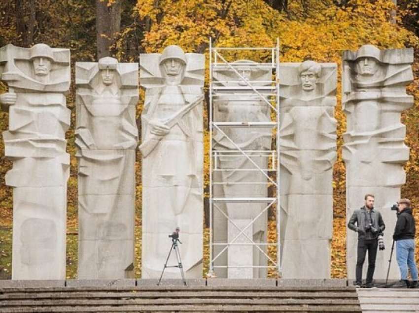 ​Lituani, çmontohen monumentet e epokës sovjetike
