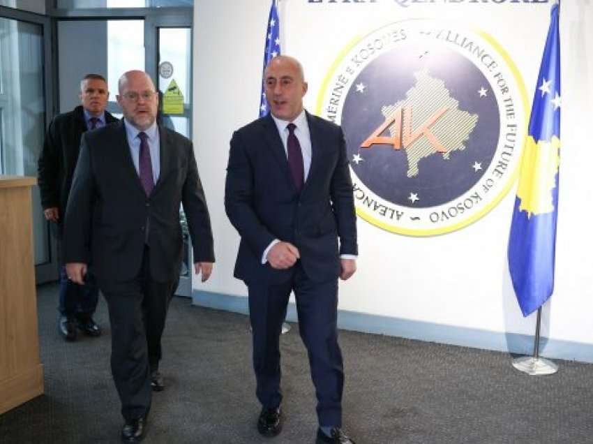 Haradinaj takon ambasadorin Hovenier: Ikja nga këshillat amerikane është e dëmshme dhe mund t’i kushtojë Kosovës