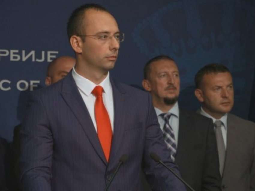 “Kërcënon” Simiq: “Serbët do të bëjnë gjithçka”, akuzon kryeministrin Kurti