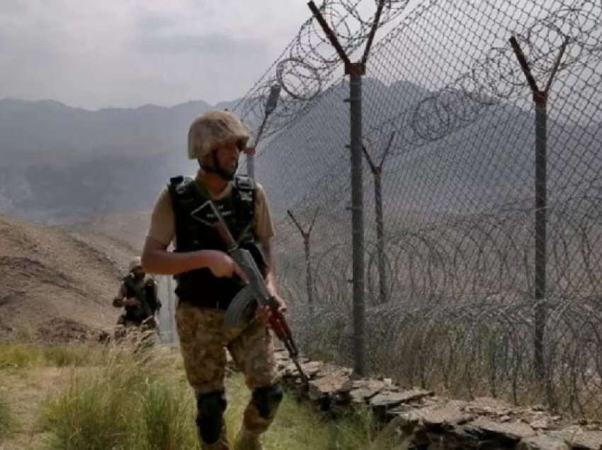 ​Pakistan: Forcat kufitare afgane vranë gjashtë civilë në kufi, 17 u plagosën