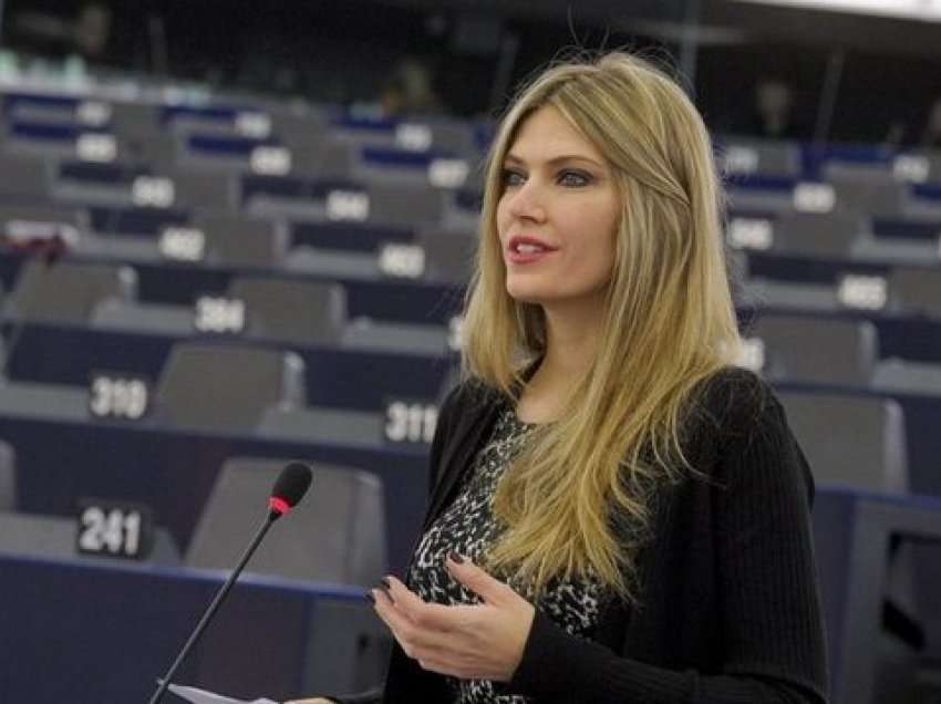Skandali në Bruksel/ Publikohet fotoja, ja sa milionë euro iu sekuestruan ish-deputetit italian dhe eurodeputetes greke