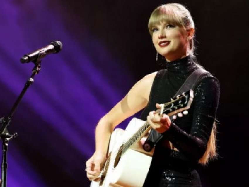 Taylor Swift u akuzua se kopjoi tekstin, Gjykatësi hedh poshtë padinë për të drejtën e autorit “Shake It Off”